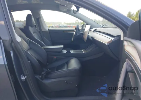 2023 Tesla Model Y Awd/Long Range Dual Motor All-Wheel Drive z USA, uszkodzony, nr VIN 7SAYGDEE2PF752100